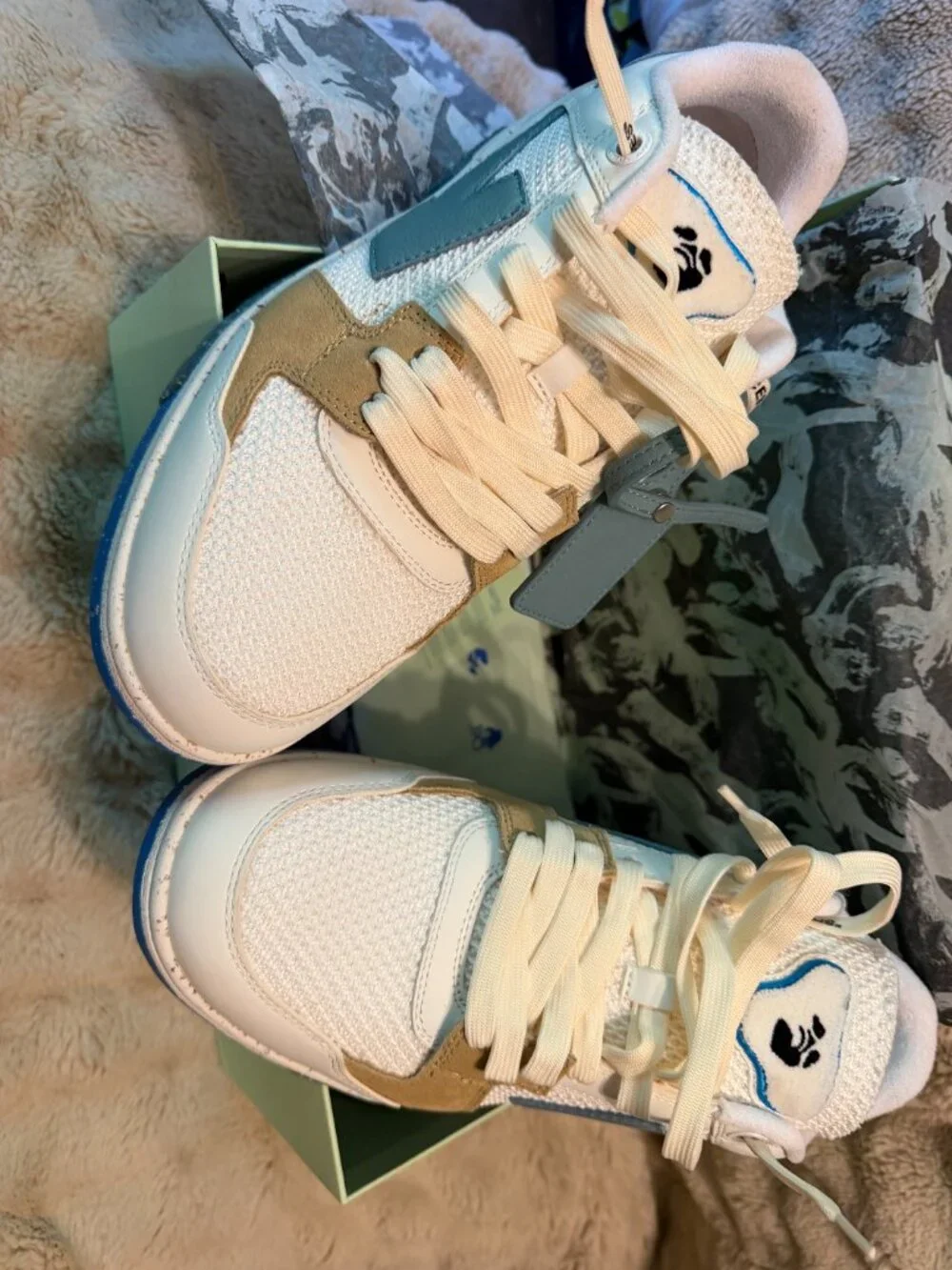 NIB Mens Off White Limited Edition Sneakers White Tan Blue Size 44